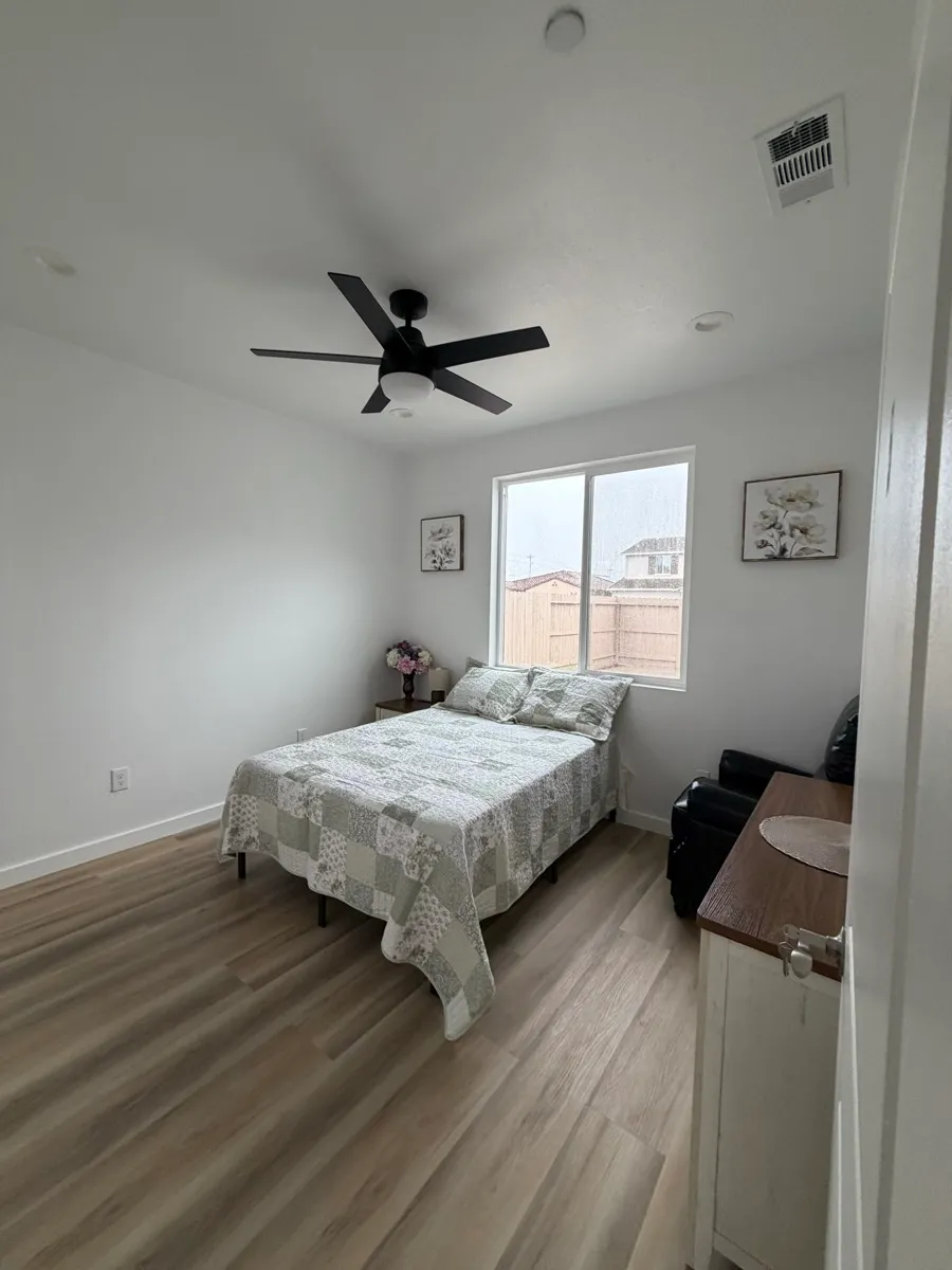 Bright private room with comfortable furnishings